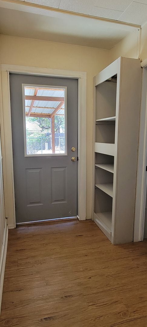 Building Photo - 2 Bedroom 1 Bath Home