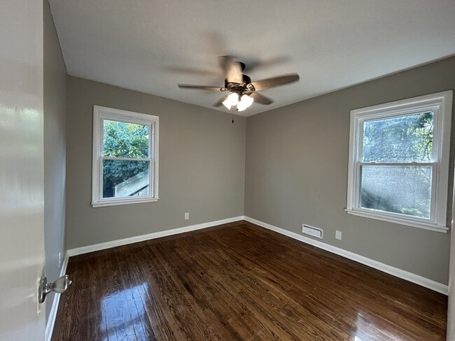 Building Photo - 2220 N 34th St