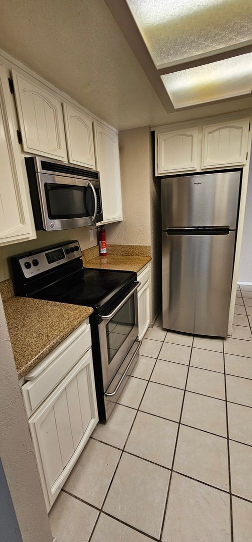 Building Photo - 715 Mikkelsen Dr