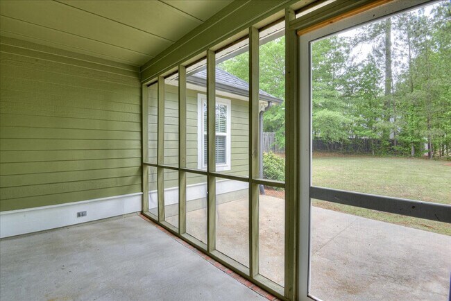 Building Photo - 1021 Mansford Ln