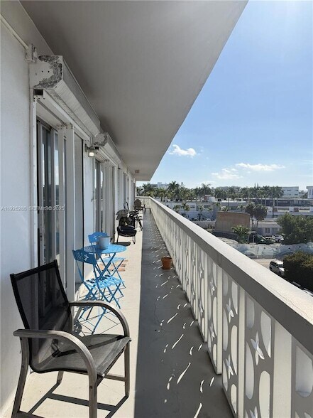 Building Photo - 9700 E Bay Harbor Dr