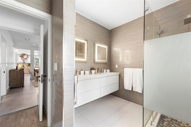 Building Photo - 970 S Shore Dr