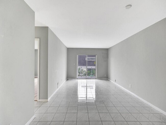 Building Photo - 200 S Birch Rd