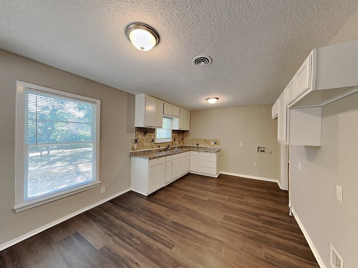 Building Photo - 5201 Sabelle Ln
