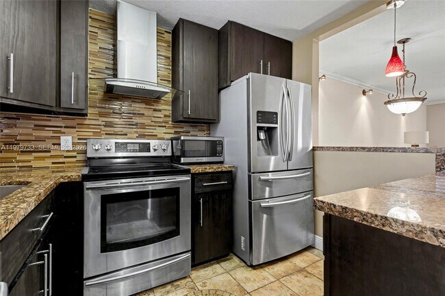 Building Photo - 6650 Royal Palm Blvd