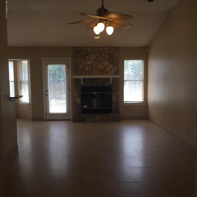 Building Photo - 12390 Casheros Cove Dr S