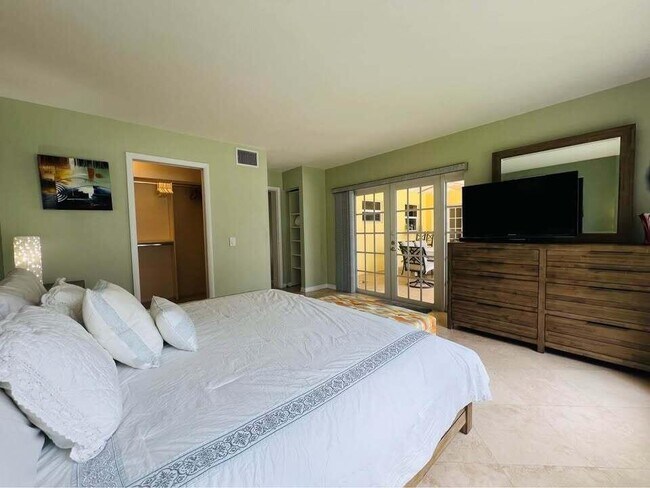 Building Photo - 7834 Edgewater Dr