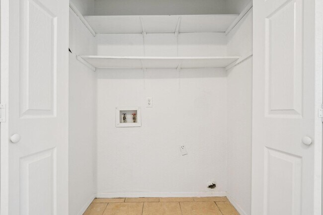 Building Photo - 11906 Broad Oaks Dr