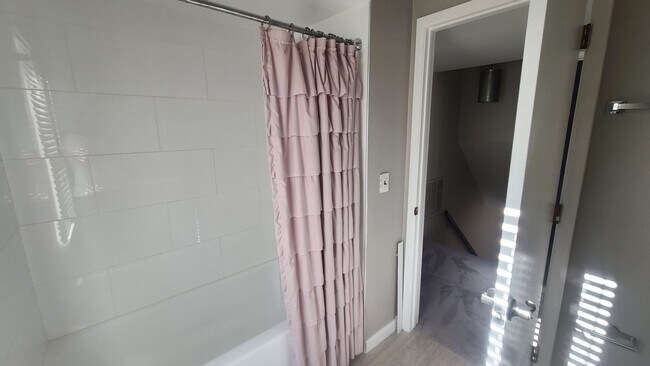 Building Photo - Pointe South Mountain 2-bedroom condo, gated, pool