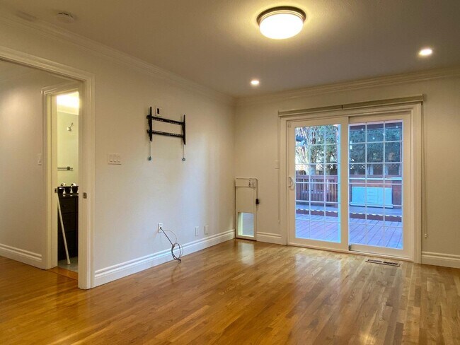 Building Photo - 363 El Portal Way