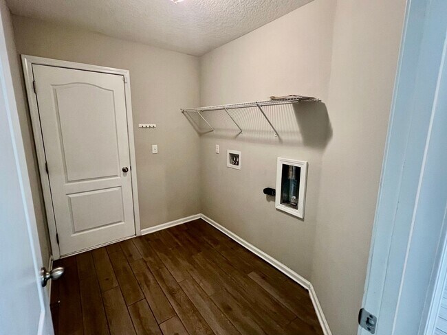 Building Photo - Great Size Home on Jacksonvilles Northside