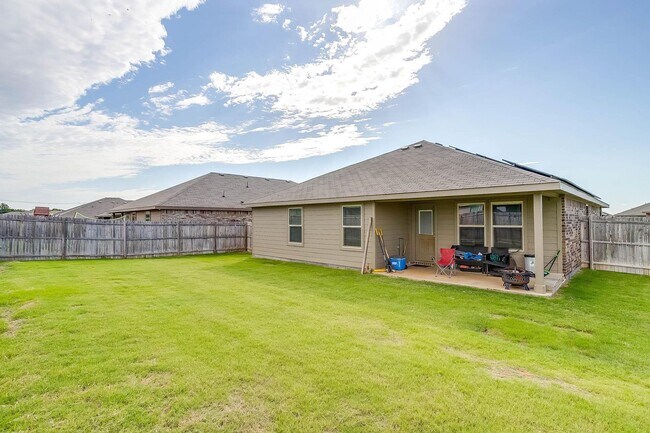 Building Photo - Nice 3 Bed, 2 Bath House in Creekside Esta...