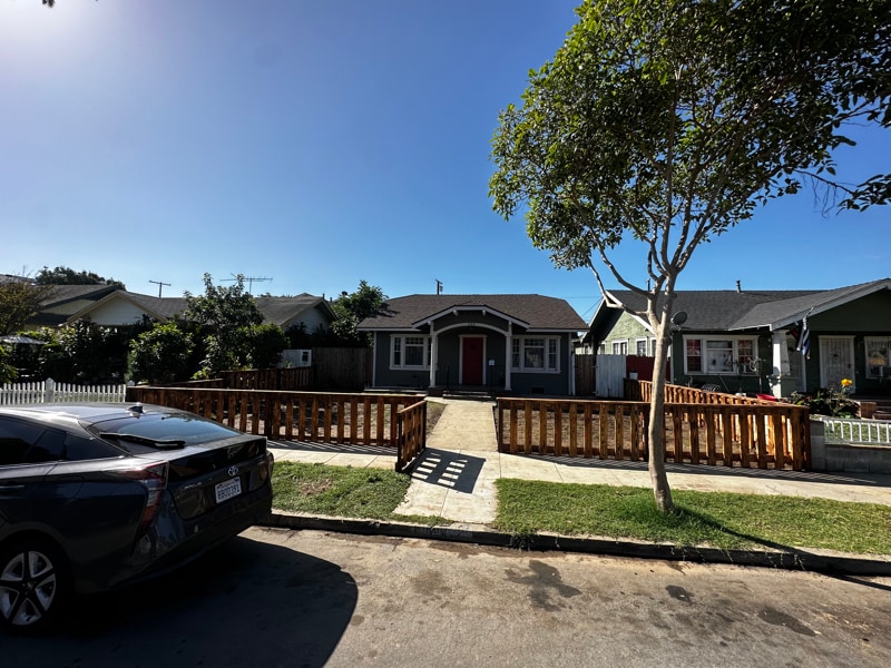 Building Photo - 1304 E 9th St