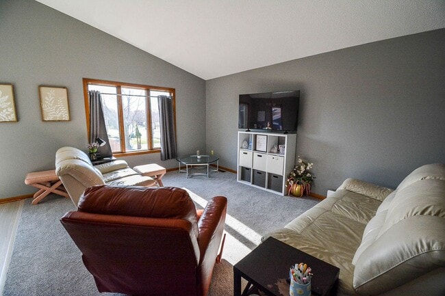 Building Photo - Bright 4BR on Corner Lot in SW Rochester