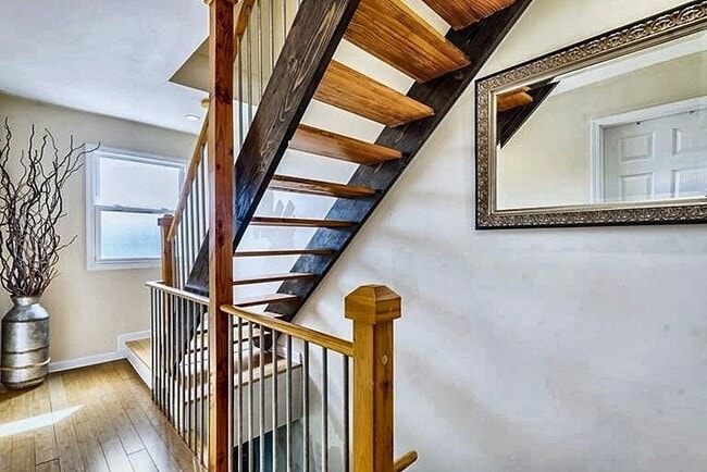 Building Photo - 4784 Sciota St