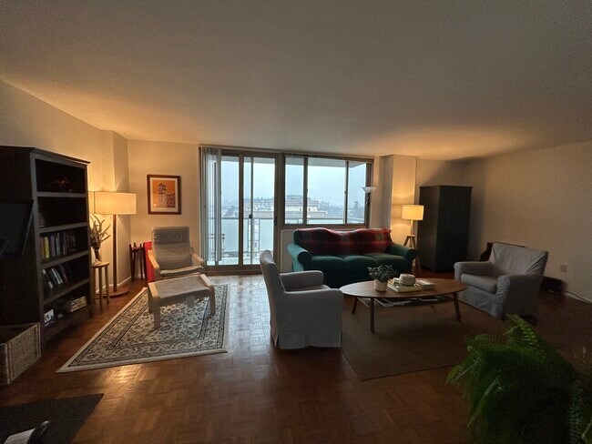 Living room / balcony - 1 E University Pkwy