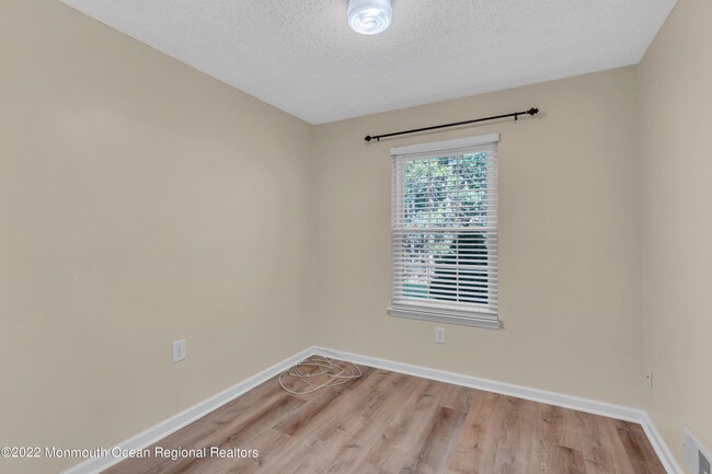 Building Photo - 134 Whispering Oaks Way