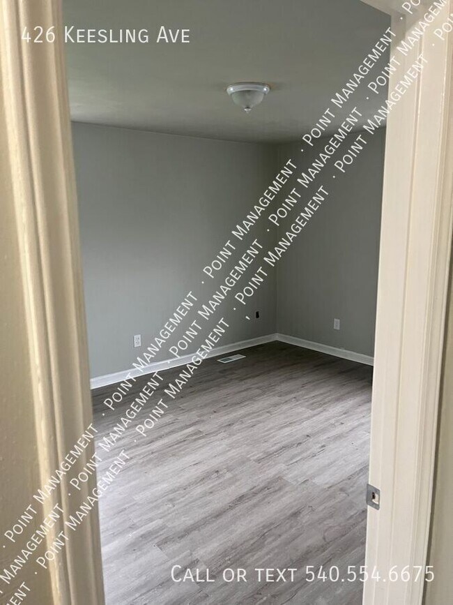 Building Photo - 426 Keesling Ave