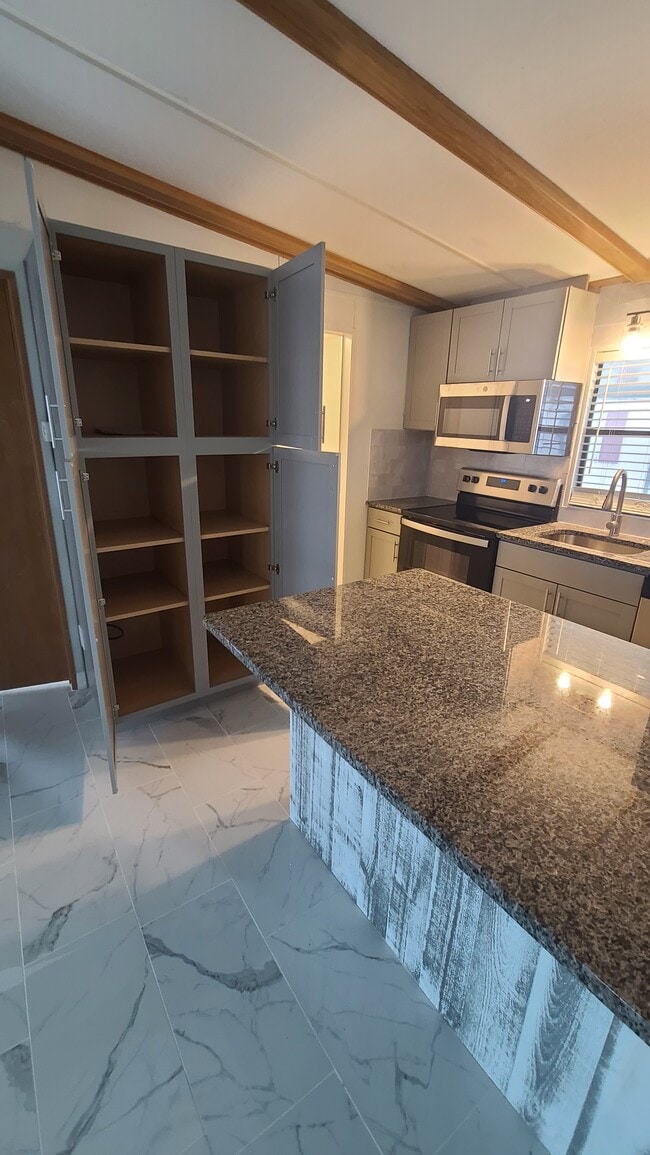Building Photo - 2901 Stallion Dr
