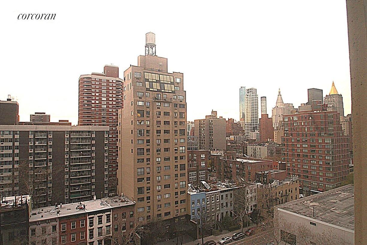 Building Photo - 333 E 30th St