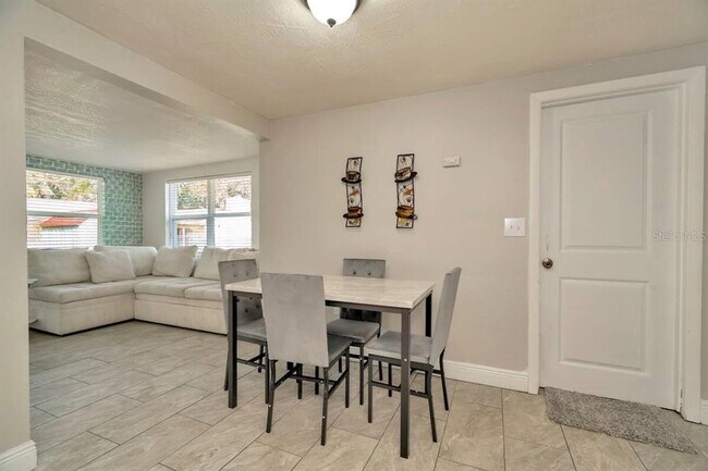 Building Photo - 8937 Catalina Dr