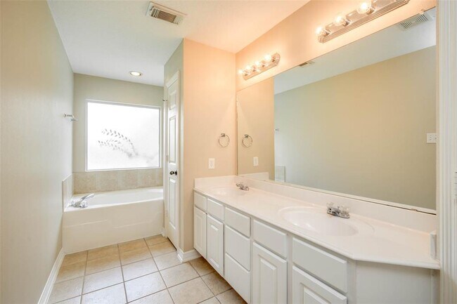 Building Photo - 20214 Sunset Ranch Dr