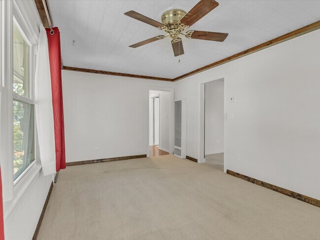 Building Photo - 815 Sandra Dr