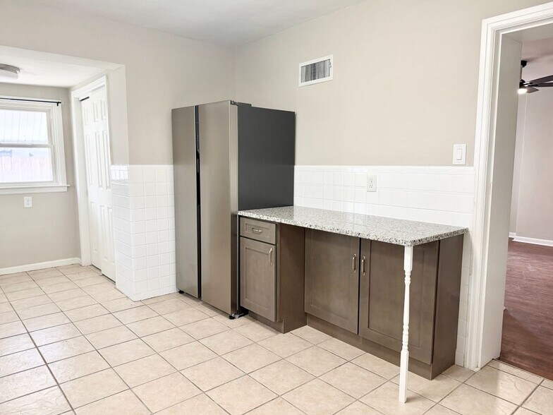 Building Photo - 1928 Macklind Ave