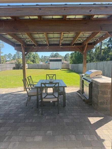 Building Photo - 8181 Sierra St