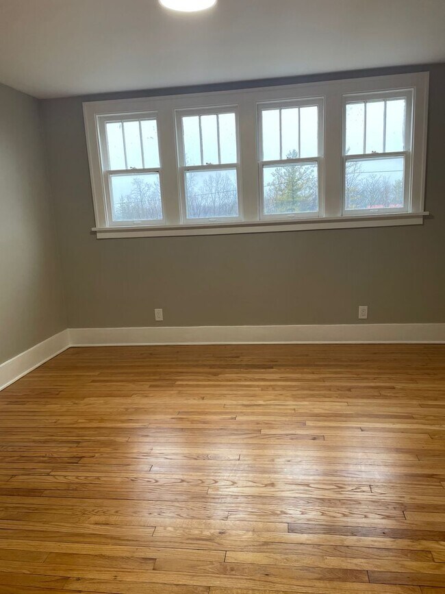 Building Photo - Four Bedroom Farmhouse on Three Acres