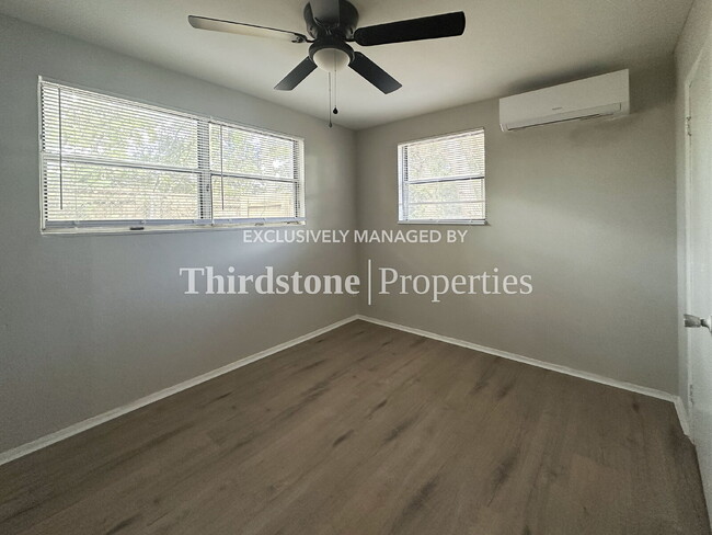 Building Photo - 1930 Park St