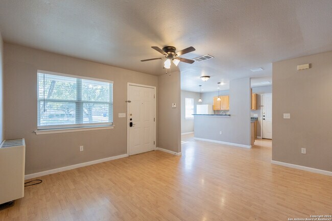 Building Photo - 3727 Aragon Dr