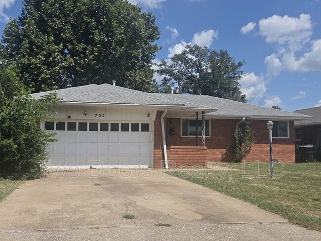 Primary Photo - 705 E Carroll Ln