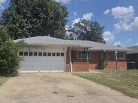Building Photo - 705 E Carroll Ln