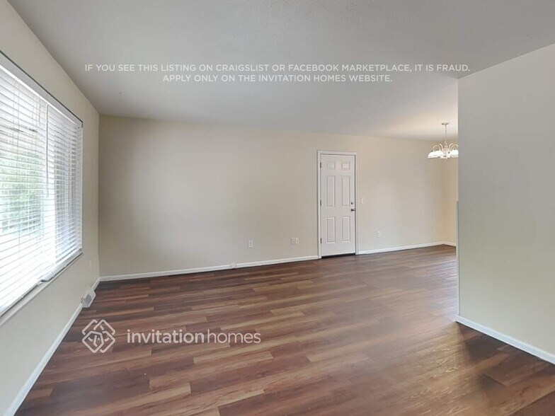 Building Photo - 8770 Lamar Dr