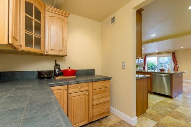 Building Photo - Upgraded 4 Bedroom, 2.5 Bath Single Family Home in University City
