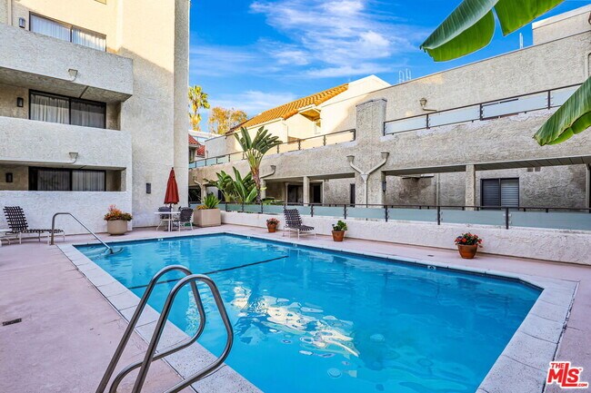 Building Photo - 1900 Vine St