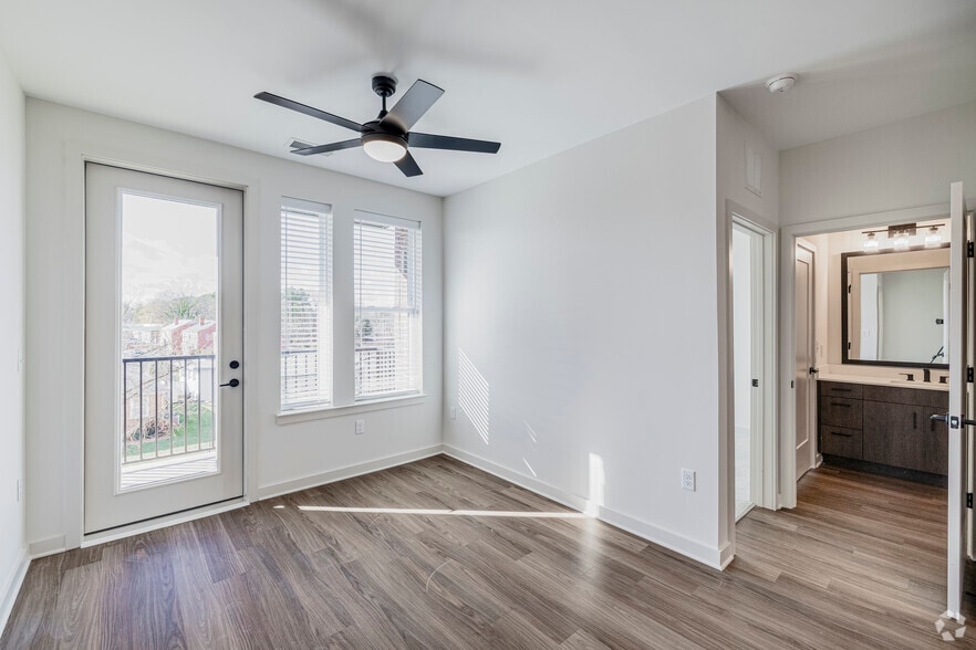 2BR, 2BA - 906SF - Living Room - Ellison Museum District