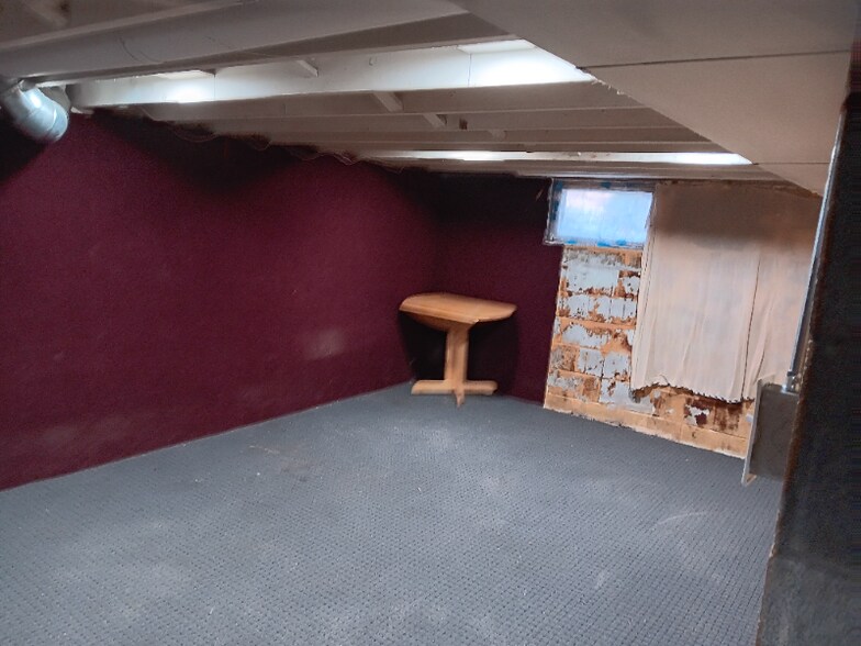 Building Photo - 640 N Summit St