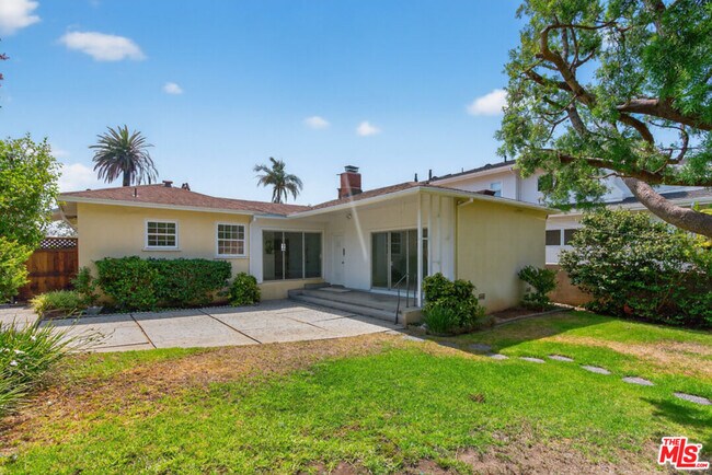 Building Photo - 675 El Medio Ave