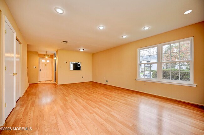 Building Photo - 28 Morgan Pl