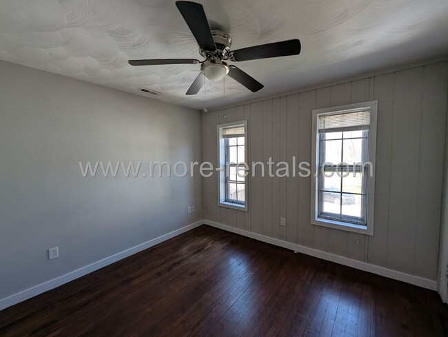 Building Photo - 406-408 E. Frankfort St