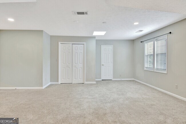 Building Photo - 303 Calgary Dr