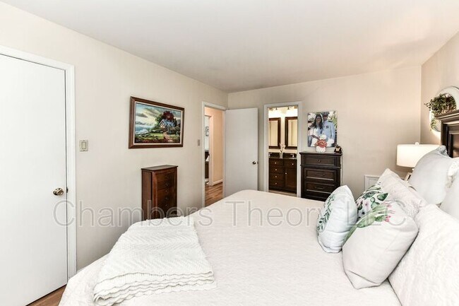 Building Photo - 7807 Suffolk Ct