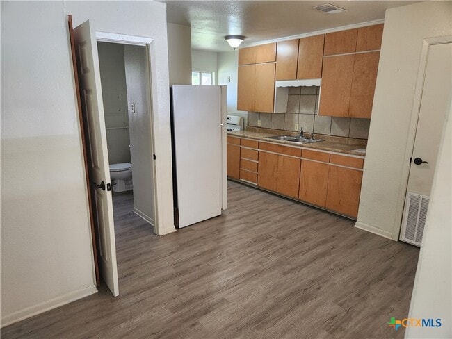 Building Photo - 1802 Avenue H D Ave