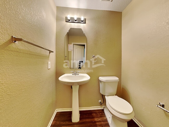 Building Photo - 729 Redwing Dr