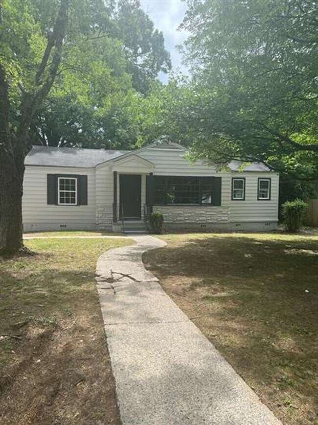 Building Photo - Spacious 3-Bedroom Home with 1-Car Garage