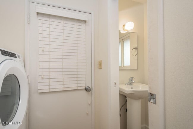 Building Photo - 130 Chisholm Trail