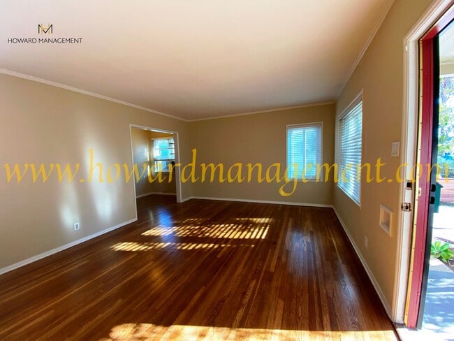 Building Photo - Lovely home with extra large backyard, con...