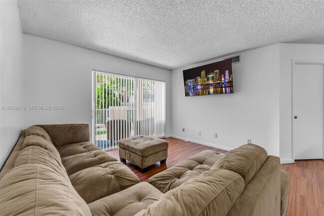 Building Photo - 10630 SW 157th Ct